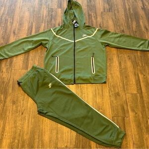 Brand New Mens Nike Green Tracksuit with Hood